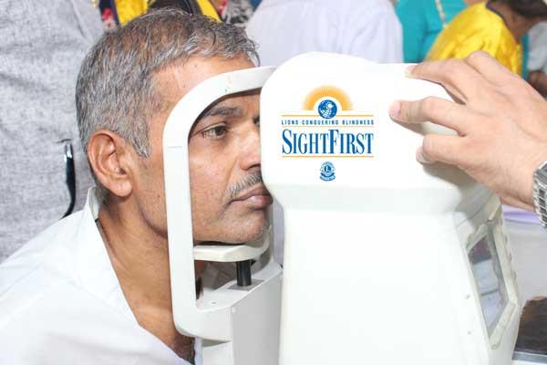SightFirst Augen-Untersuchung in Indien
